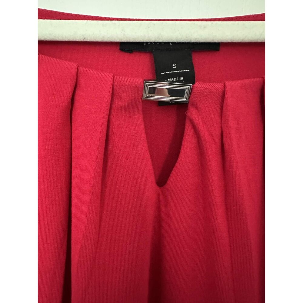 White House Black Market Classic Red Pleated Keyhole Top Silver Hardware Small - Picture 3 of 6